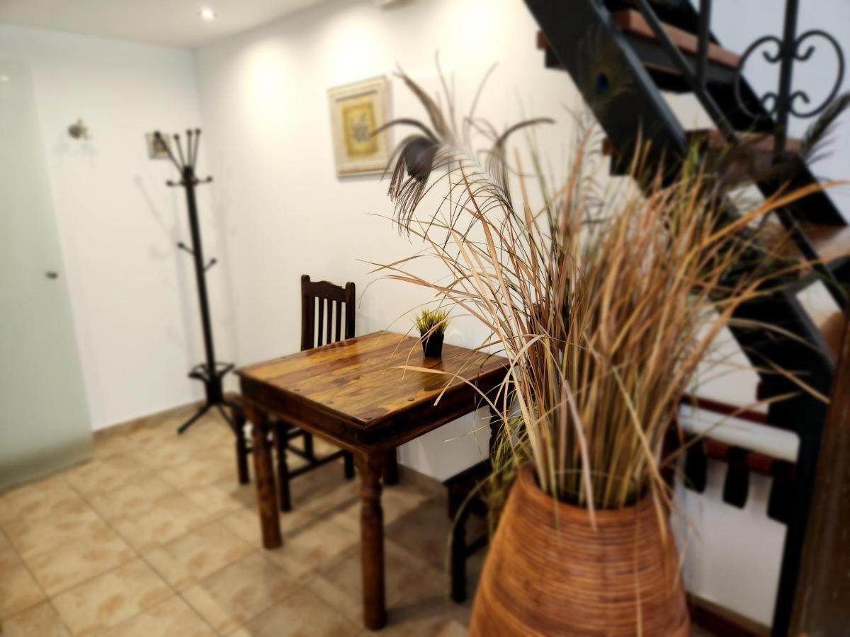 Lindos Boutique - Adults Only Apartment Bagian luar foto
