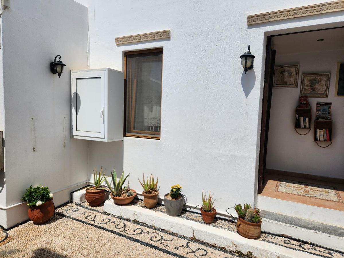 Lindos Boutique - Adults Only Apartment Bagian luar foto