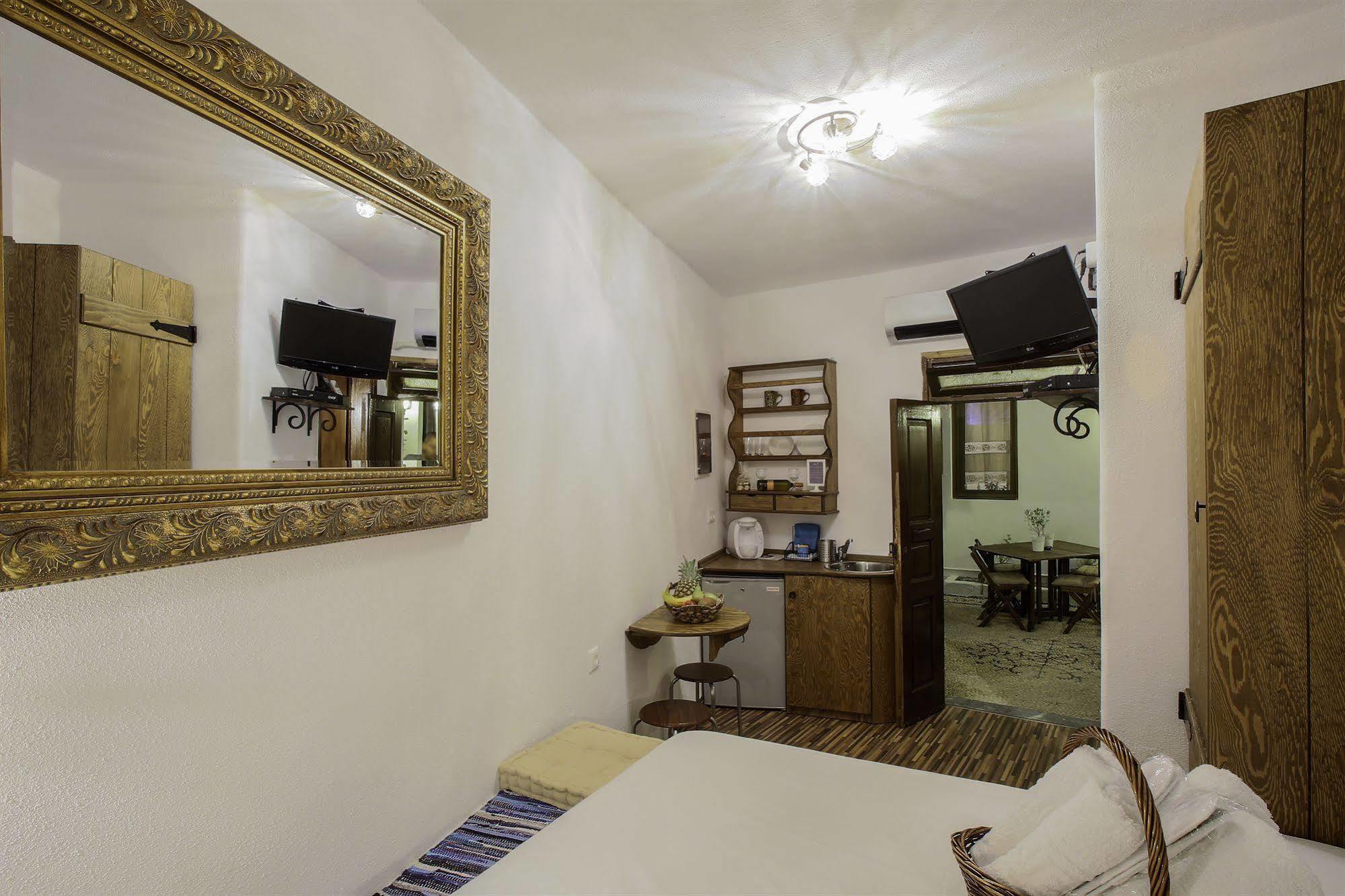 Lindos Boutique - Adults Only Apartment Bagian luar foto