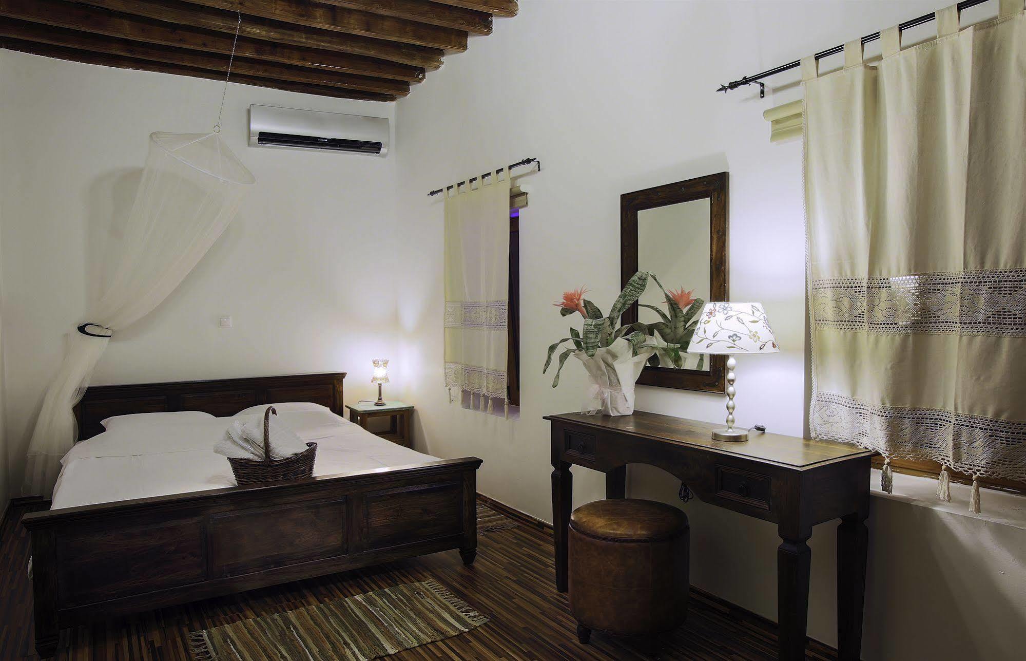 Lindos Boutique - Adults Only Apartment Bagian luar foto