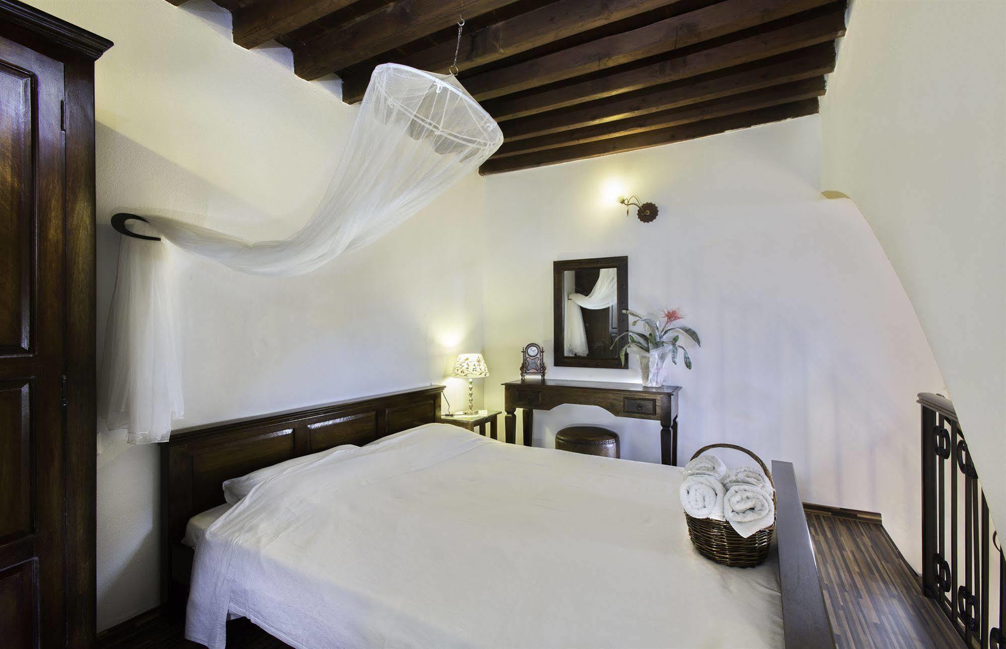 Lindos Boutique - Adults Only Apartment Bagian luar foto